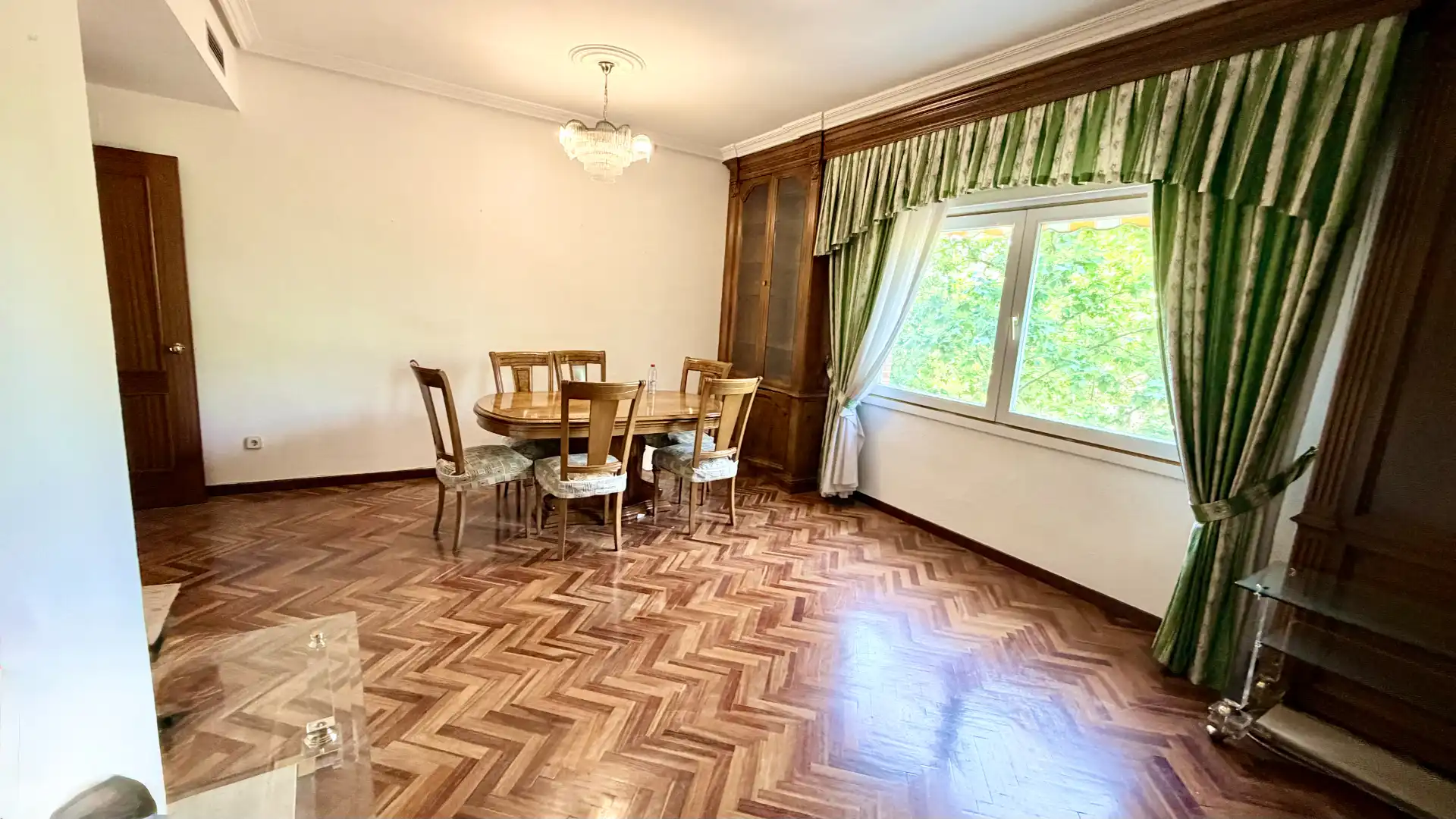 Comedor de Piso en venta en Alcorcón con Calefacción, Jardín privado y Amueblado