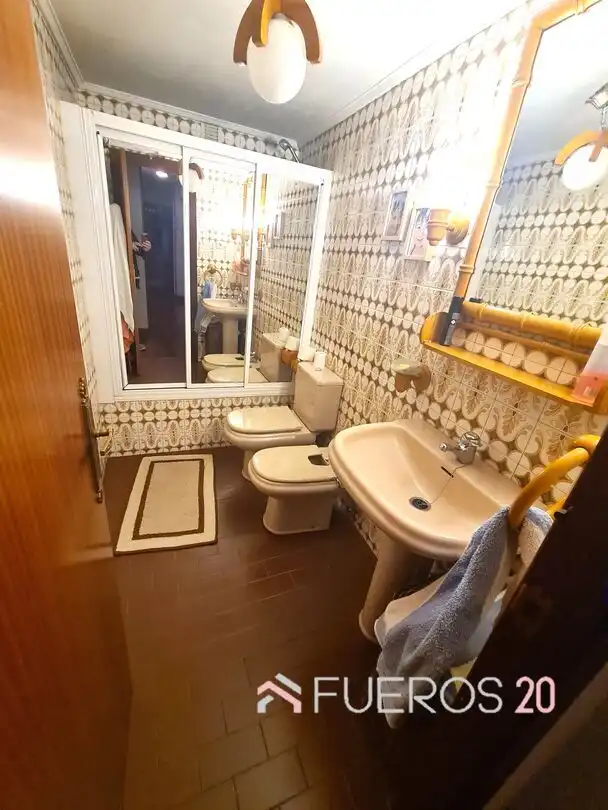 Baño de Piso en venta en Barakaldo  con Calefacción, Terraza y Trastero