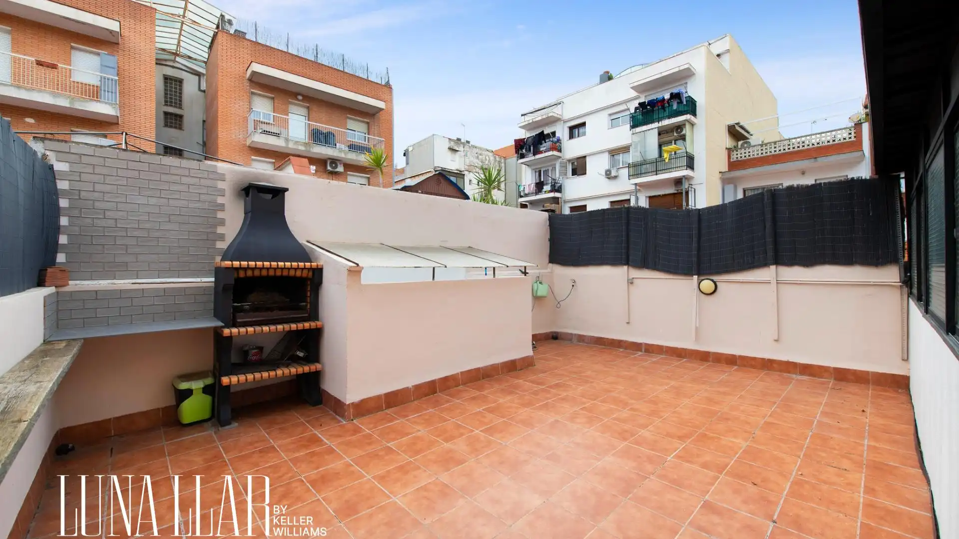 Vista exterior de Pis en venda en Castelldefels amb Aire condicionat i Terrassa