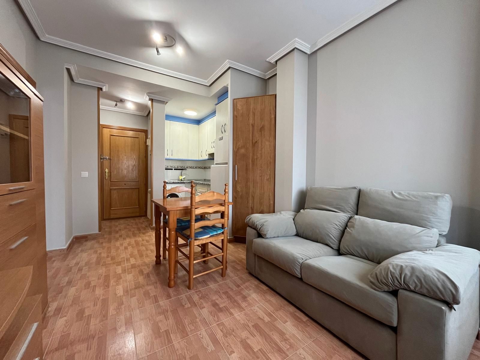 Sala d'estar de Apartament en venda en Tomelloso amb Moblat