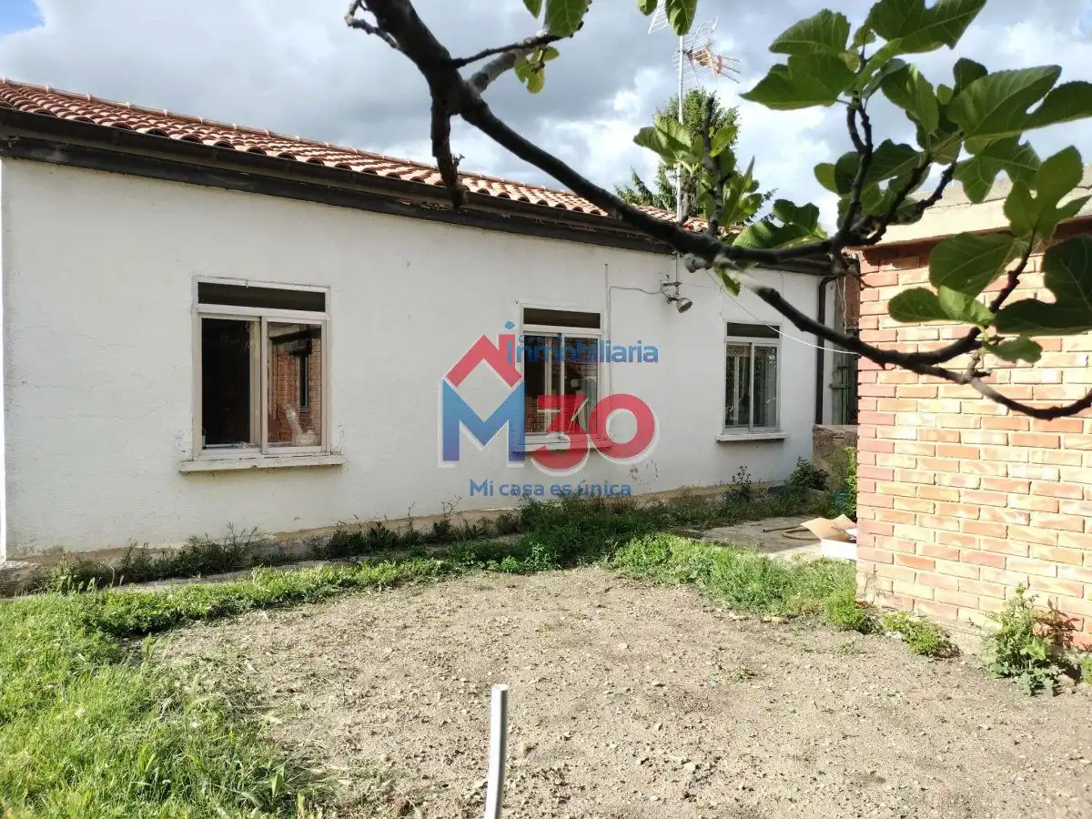 Vista exterior de Casa o chalet en venta en Miranda de Ebro con Calefacción