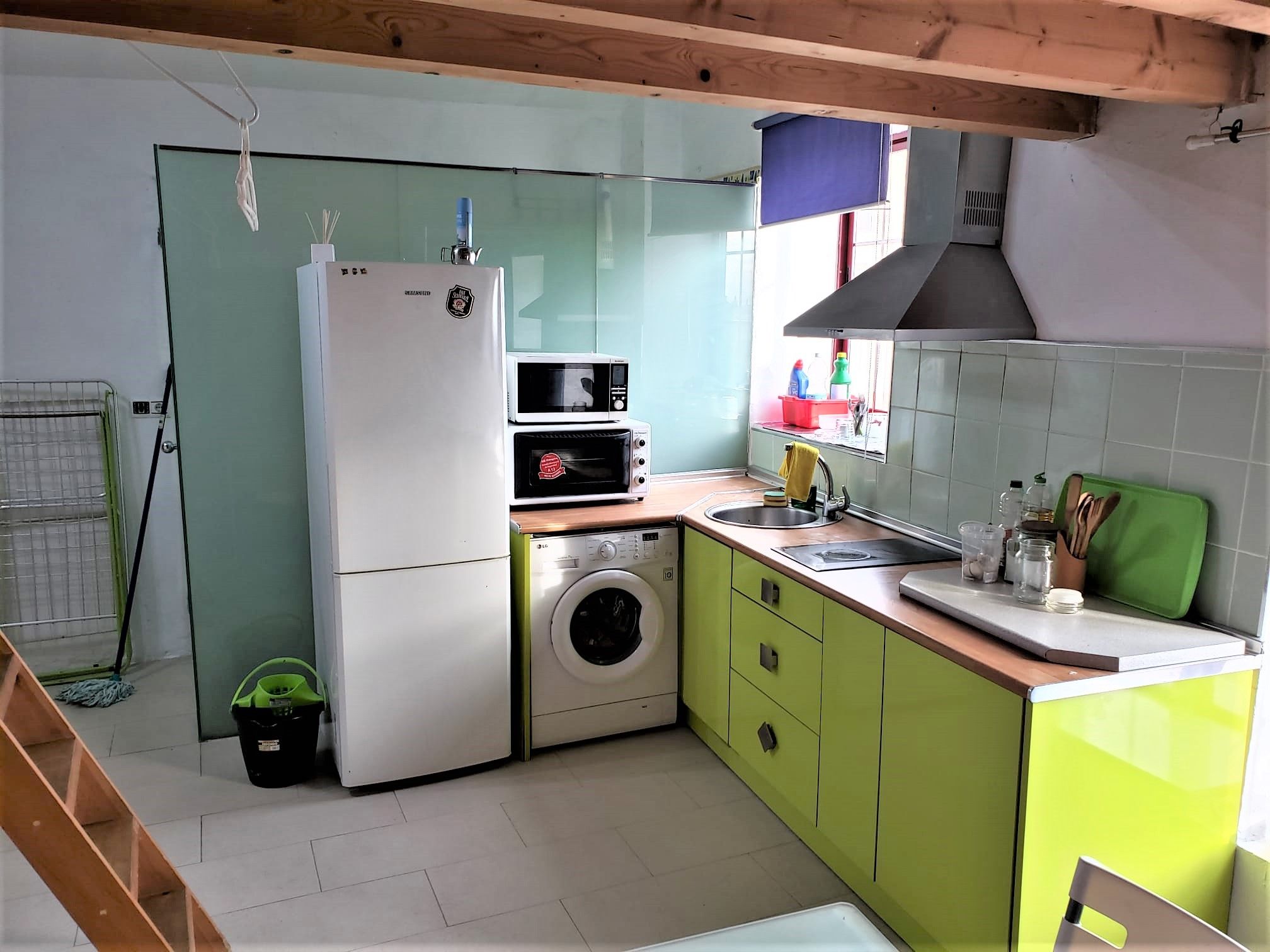 Cuina de Loft de lloguer en Cáceres Capital amb Aire condicionat i Moblat