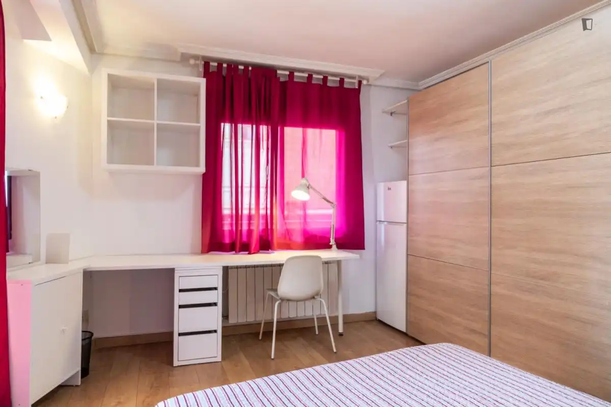 Bedroom of Apartments for share in Madrid  with Air Conditioner, Furnished and Oven