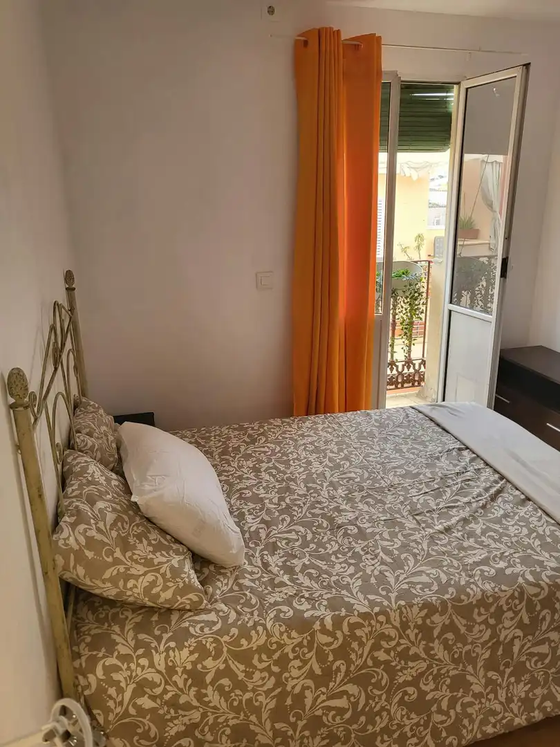 Bedroom of Flat for share in  Sevilla Capital  with Air Conditioner, Heating and Furnished