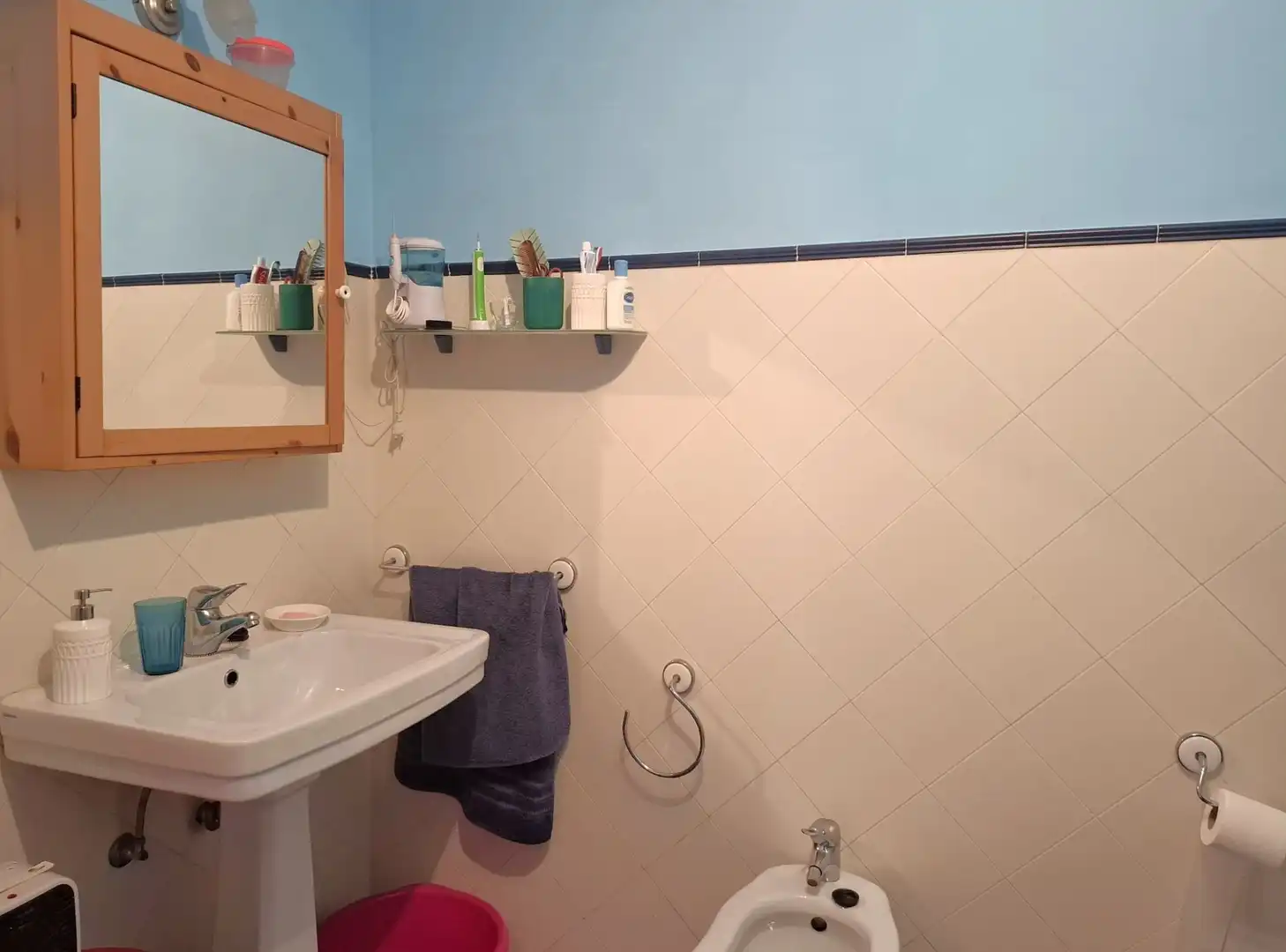 Badezimmer von Einfamilien-Reihenhaus zum Verkauf in Málaga mit Terrasse
