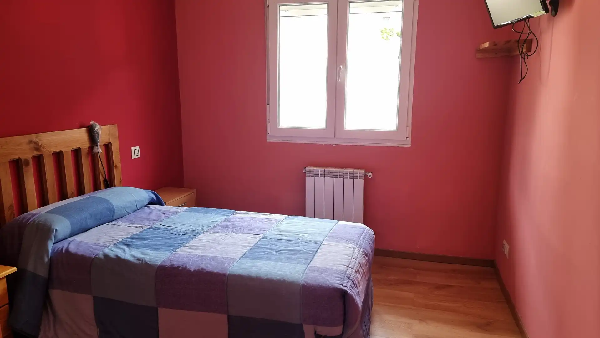 Dormitori de Casa adosada en venda en Cabrales amb Calefacció i Moblat