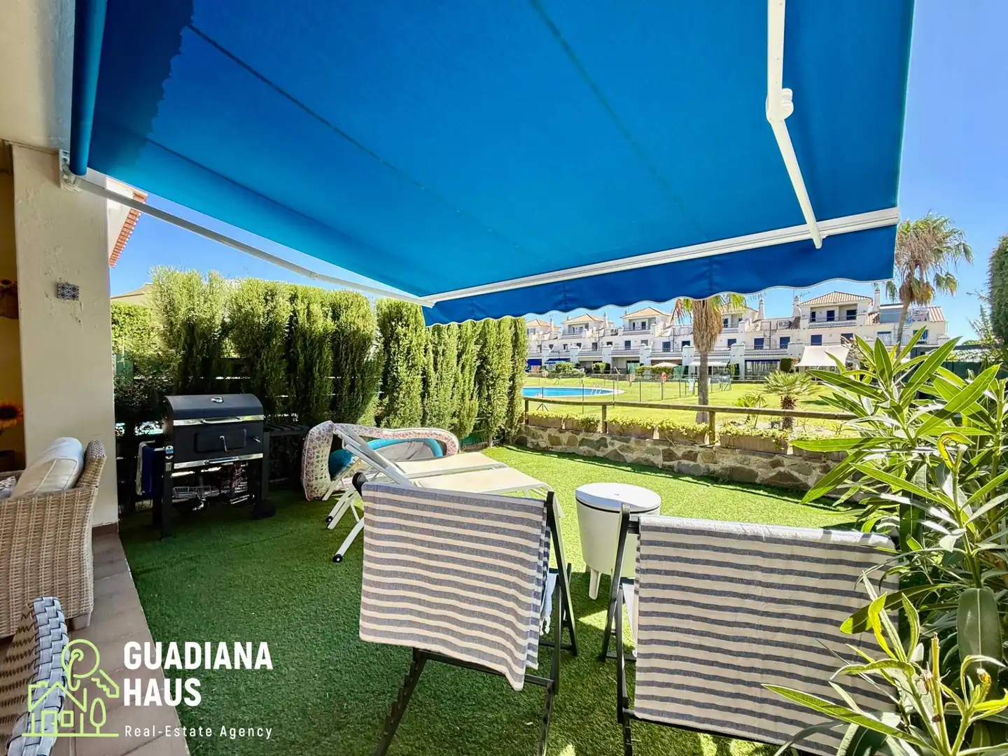 Reihenhaus mit Pool zum Verkauf in Avenida ROSALIA DE CASTRO 5