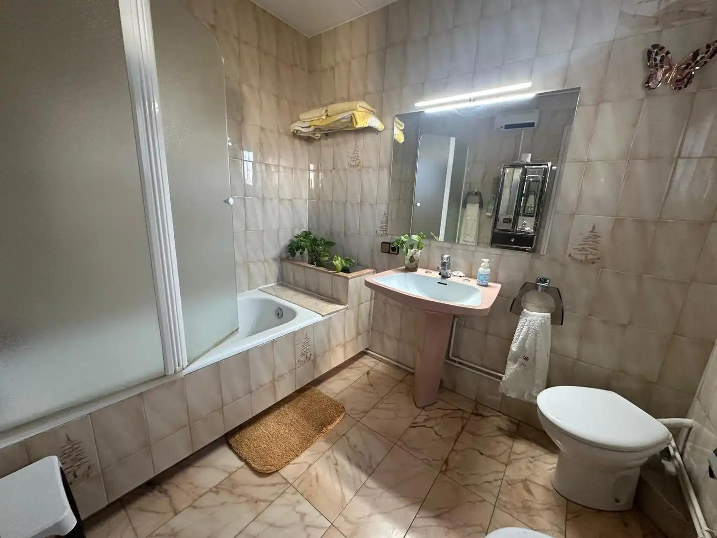 Baño de Piso en venta en Terrassa con Calefacción, Terraza y Trastero