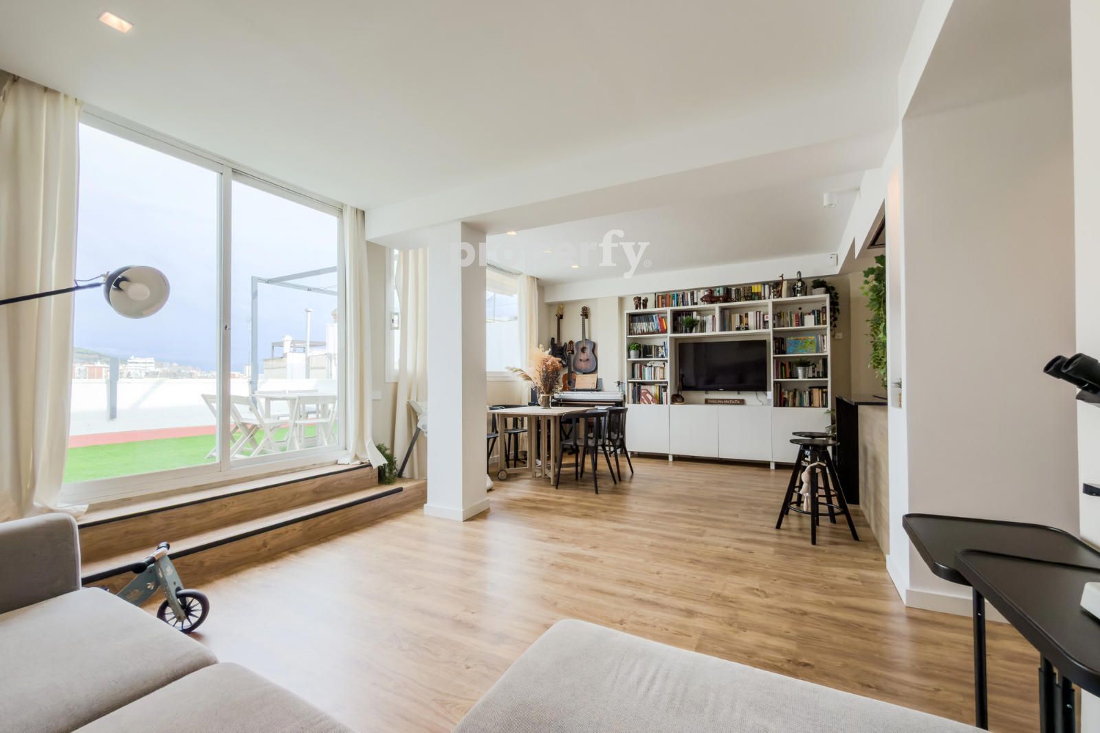 Living room of Attic for sale in  Barcelona Capital  with Air Conditioner, Heating and Parquet flooring