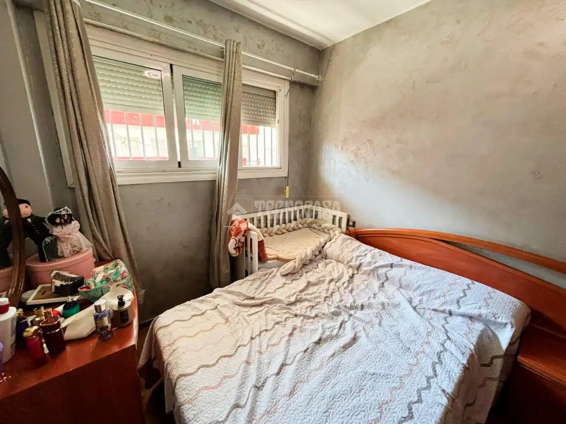 Bedroom of Flat for sale in Zaragoza  with Furnished and Balcony