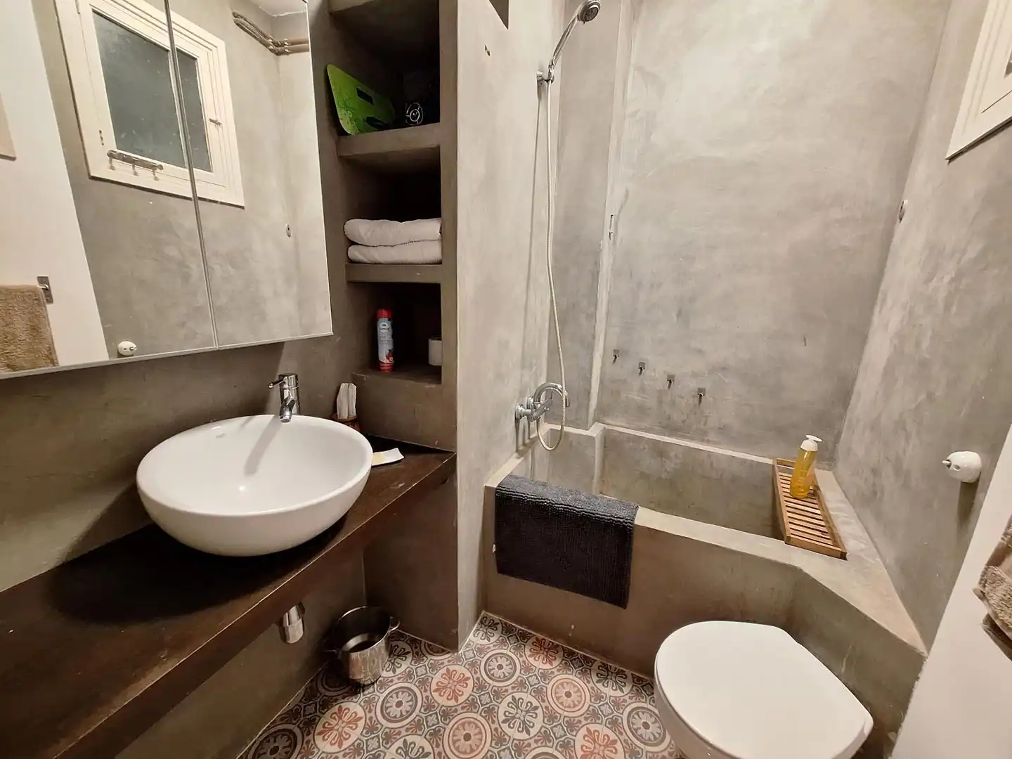 Bathroom of Flat for rent in Ciutat Vella