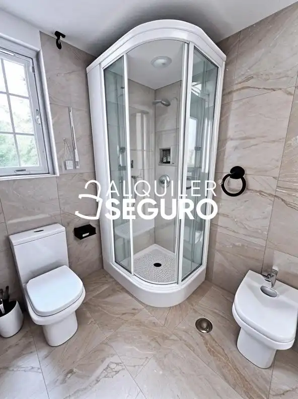 Bathroom of Houses for rent in Madrid  with Heating, Terrace and Storage room