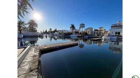 Foto 2 de Casa o xalet en venda a Carrer Ebre, 55, Segre - Ebre - Ter, Empuriabrava