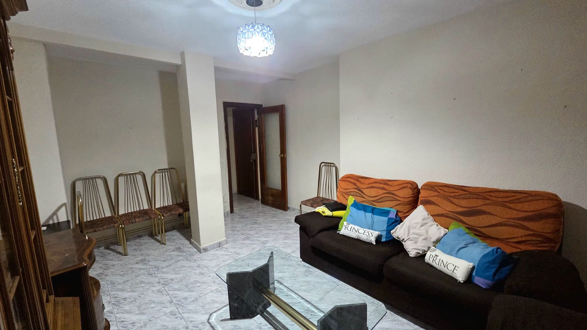 Sala d'estar de Pis en venda en Parla amb Aire condicionat, Calefacció i Moblat