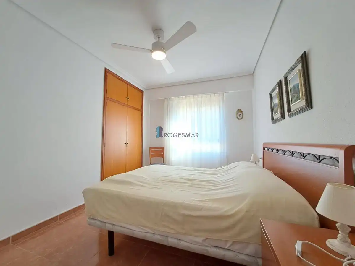Dormitori de Apartament en venda en Benicasim / Benicàssim amb Terrassa, Traster i Piscina comunitària