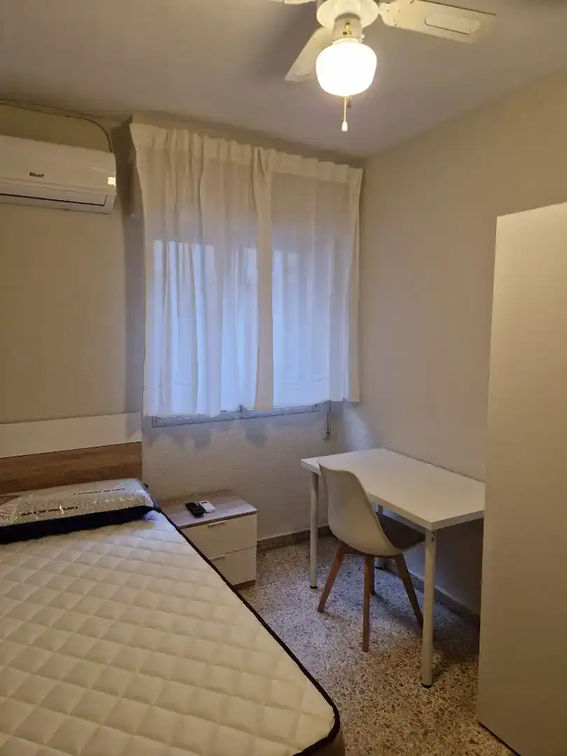 Bedroom of Flat for rent in Valdepeñas  with Air Conditioner, Furnished and Oven