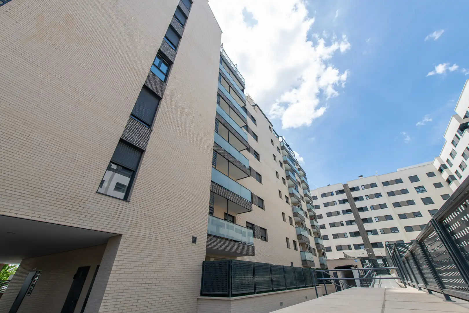 Vista exterior de Piso en venta en Torrejón de Ardoz con Aire acondicionado y Piscina