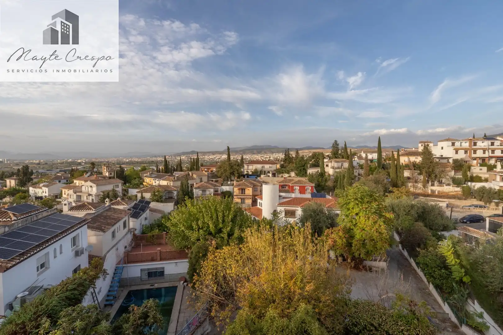 Vista exterior de Casa o xalet en venda en La Zubia amb Calefacció, Jardí privat i Terrassa