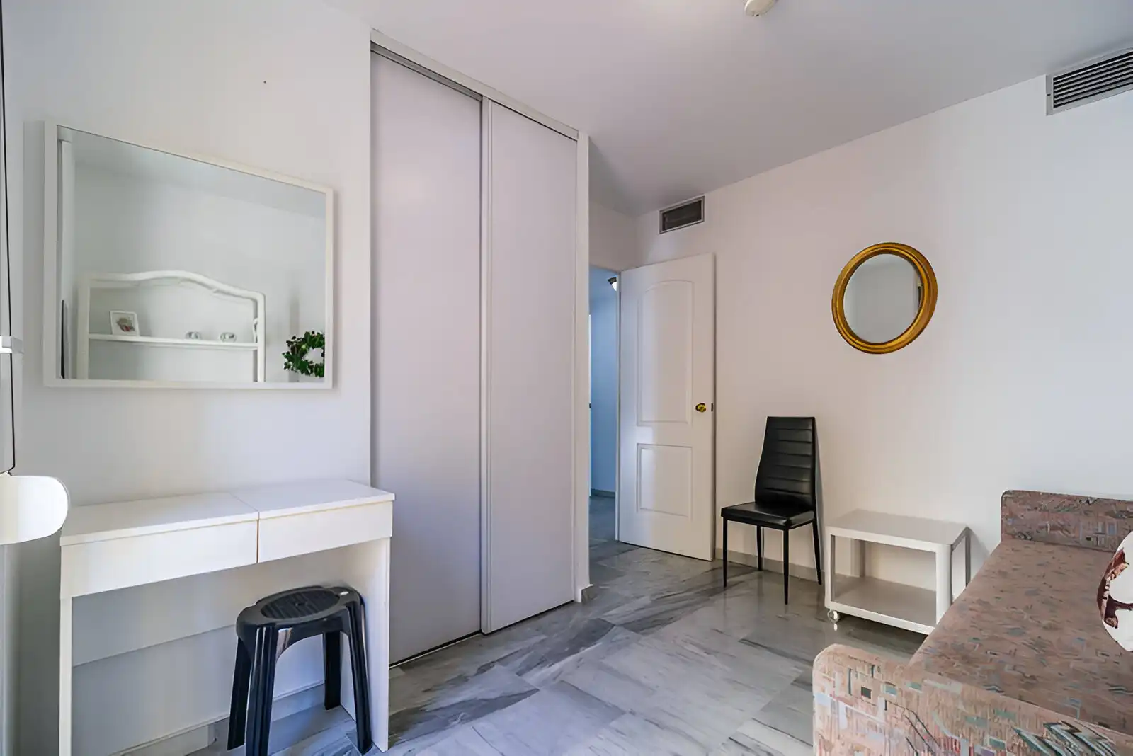 Habitación de Planta baja en venta en Benalmádena con Aire acondicionado, Terraza y Piscina