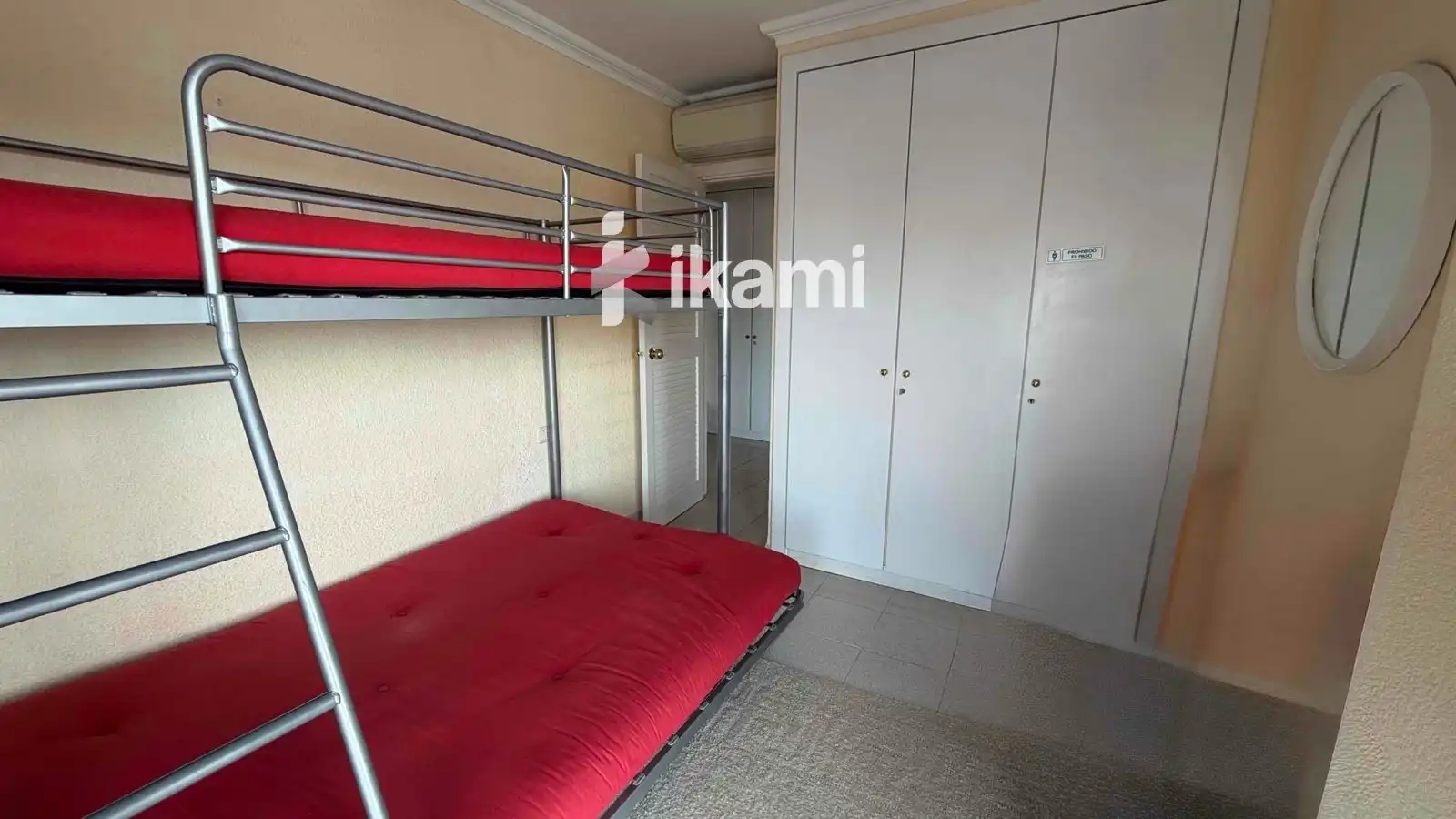 Schlafzimmer von Dachboden zur Miete in Empuriabrava mit Klimaanlage, Heizung und Terrasse