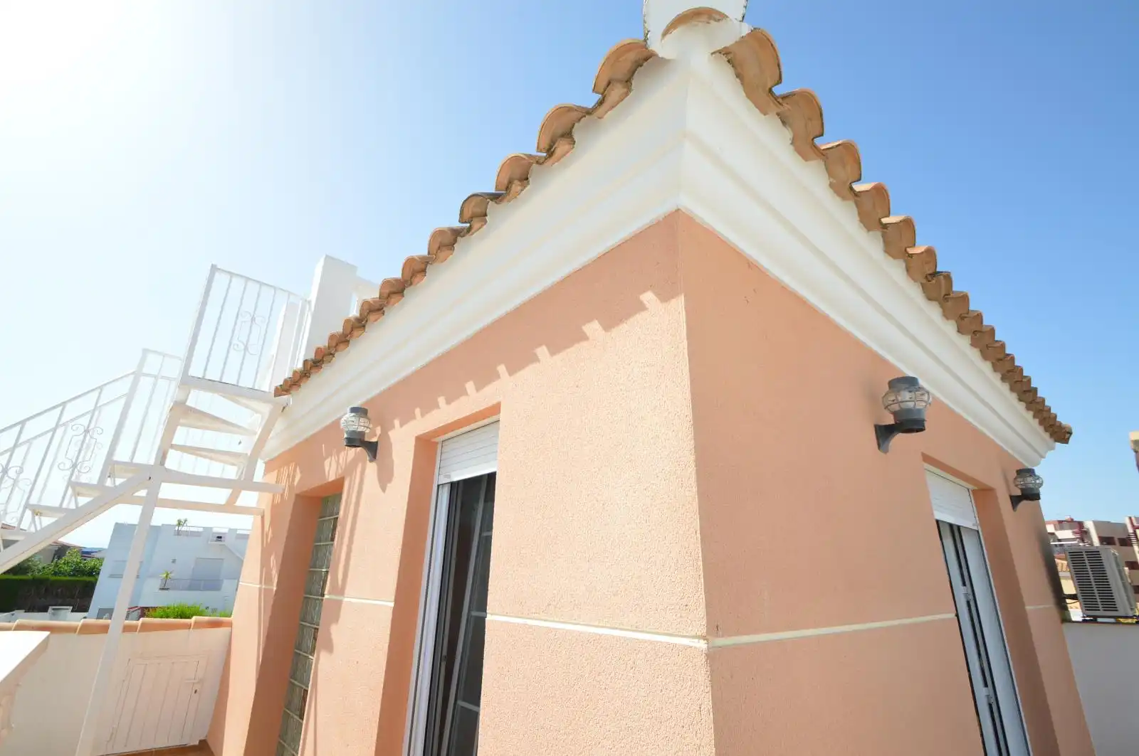 Vista exterior de Casa o xalet en venda en Vinaròs amb Aire condicionat, Calefacció i Jardí privat