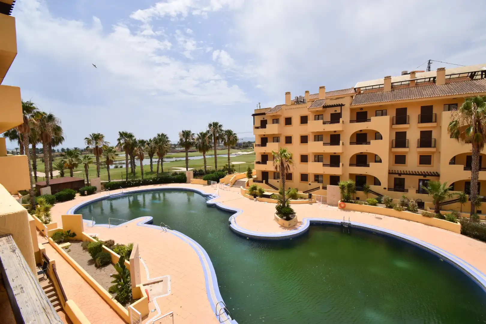 Schwimmbecken von Wohnungen zum Verkauf in Los Alcázares mit Klimaanlage, Heizung und Terrasse