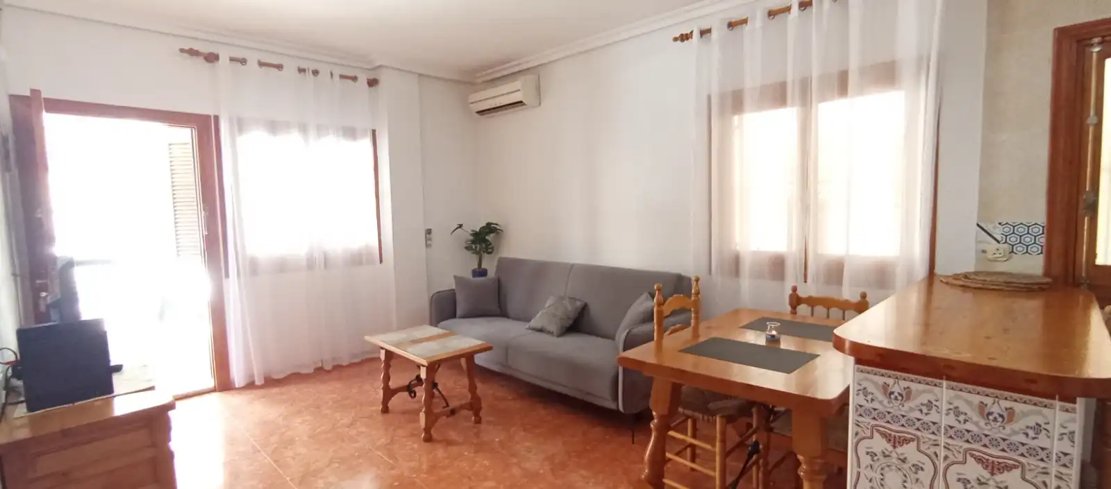 Sala de estar de Piso de alquiler en Torrevieja con Aire acondicionado, Calefacción y Terraza