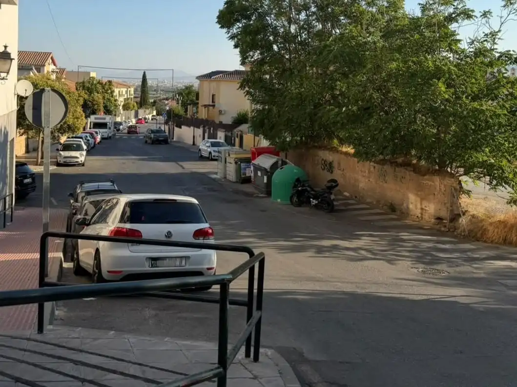 Vista exterior de Garatge en venda en La Zubia