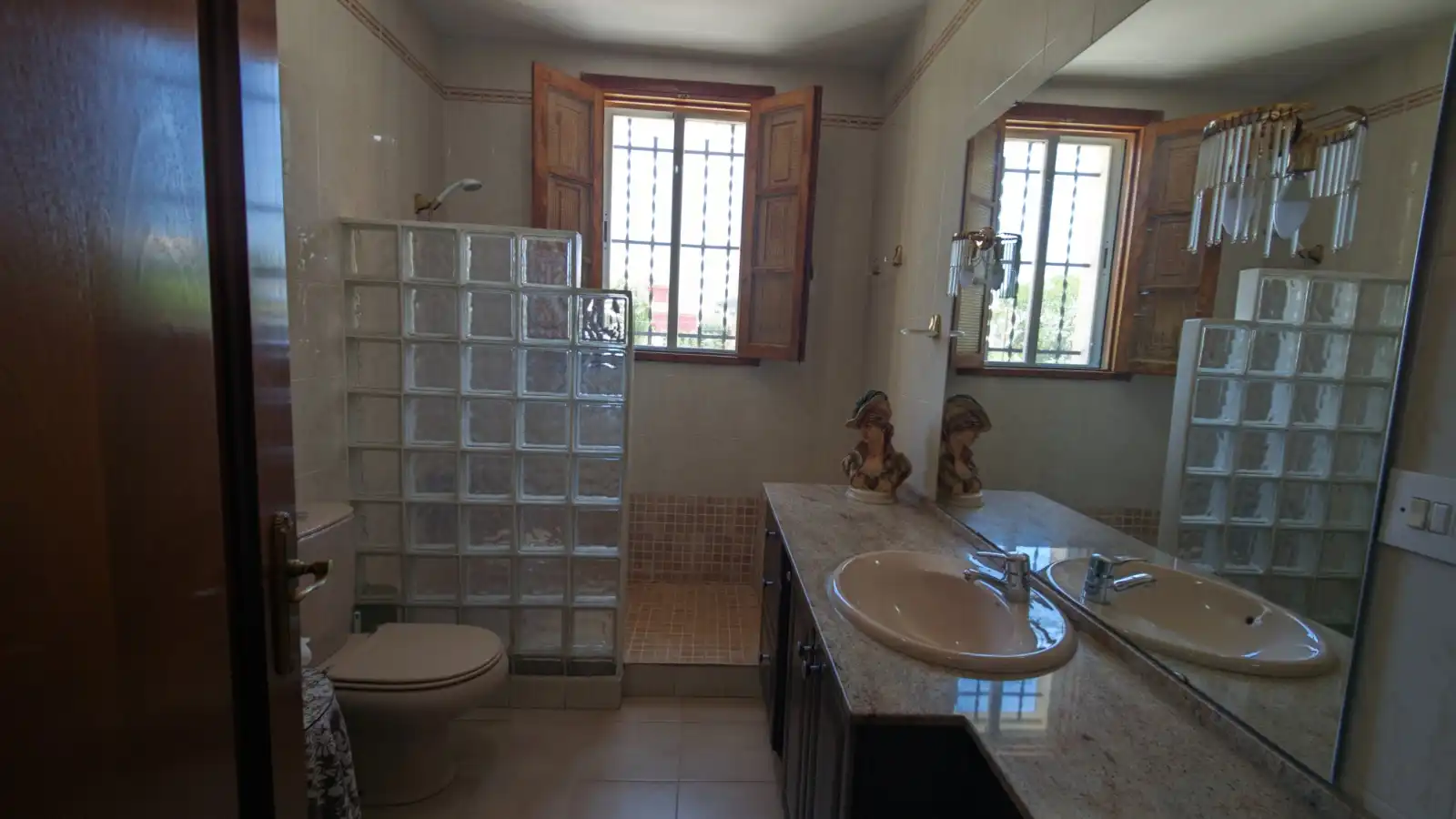 Bany de Casa o xalet en venda en La Zubia amb Aire condicionat, Jardí privat i Traster