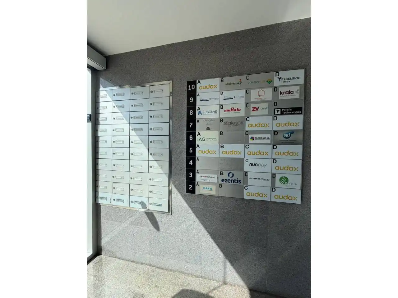 Büro zur Miete in Badalona mit Klimaanlage, Heizung und Alarm
