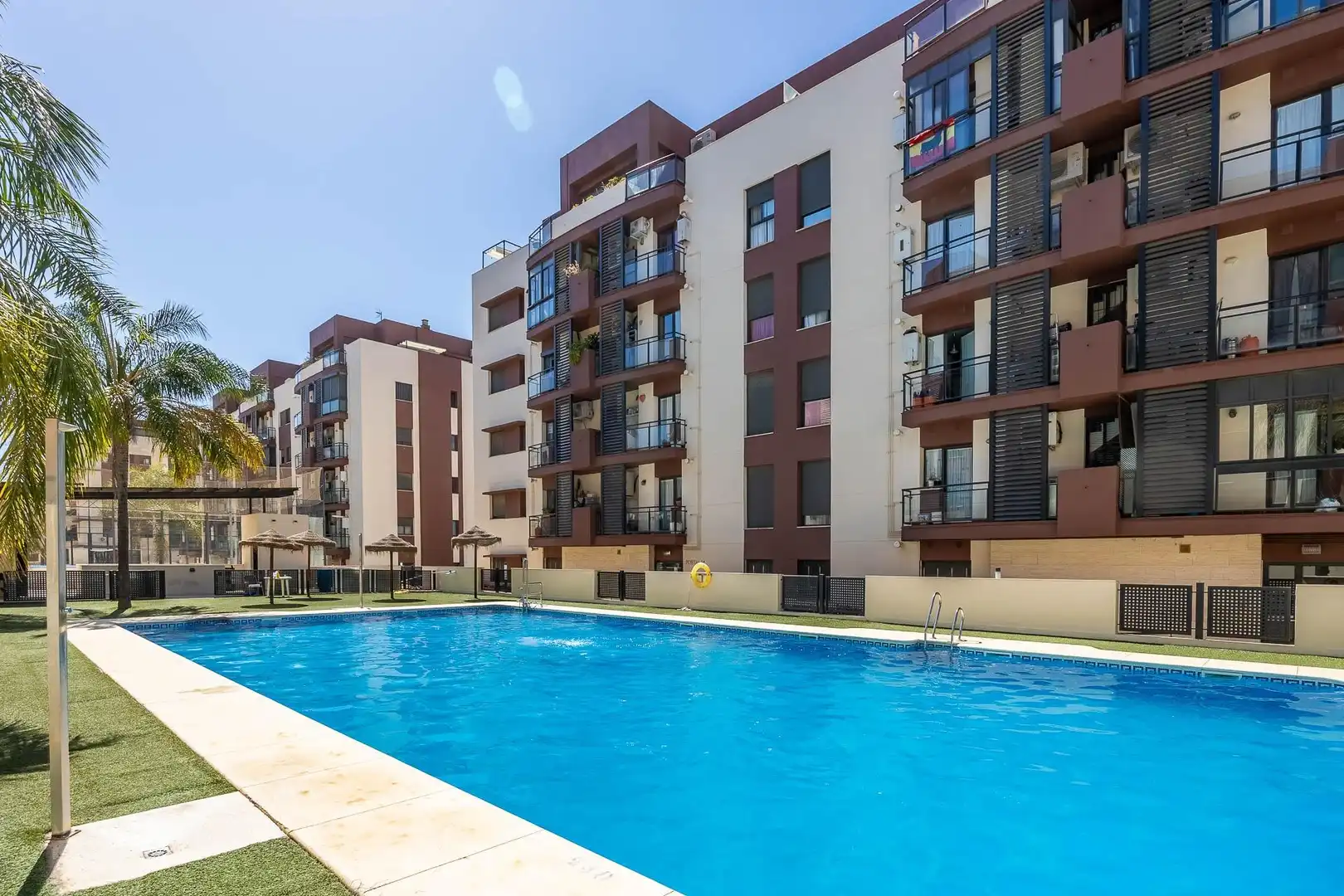 Piscina de Piso en venta en Mairena del Aljarafe con Aire acondicionado, Terraza y Trastero