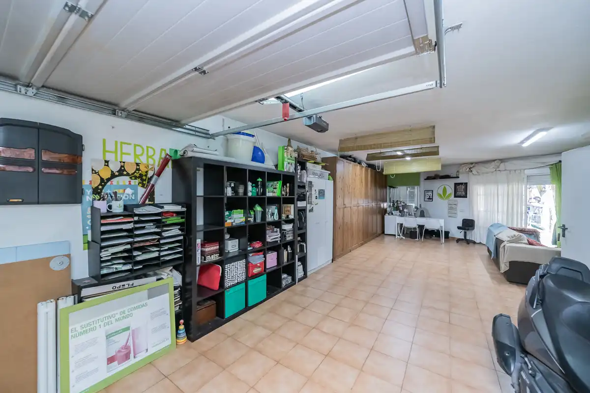 Casa aparellada amb terrassa en venda a Calle Sierra de Gredos 64, imagen 44