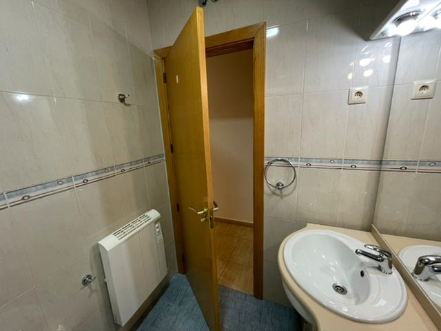 Bathroom of Study for sale in Valdemorillo  with Oven