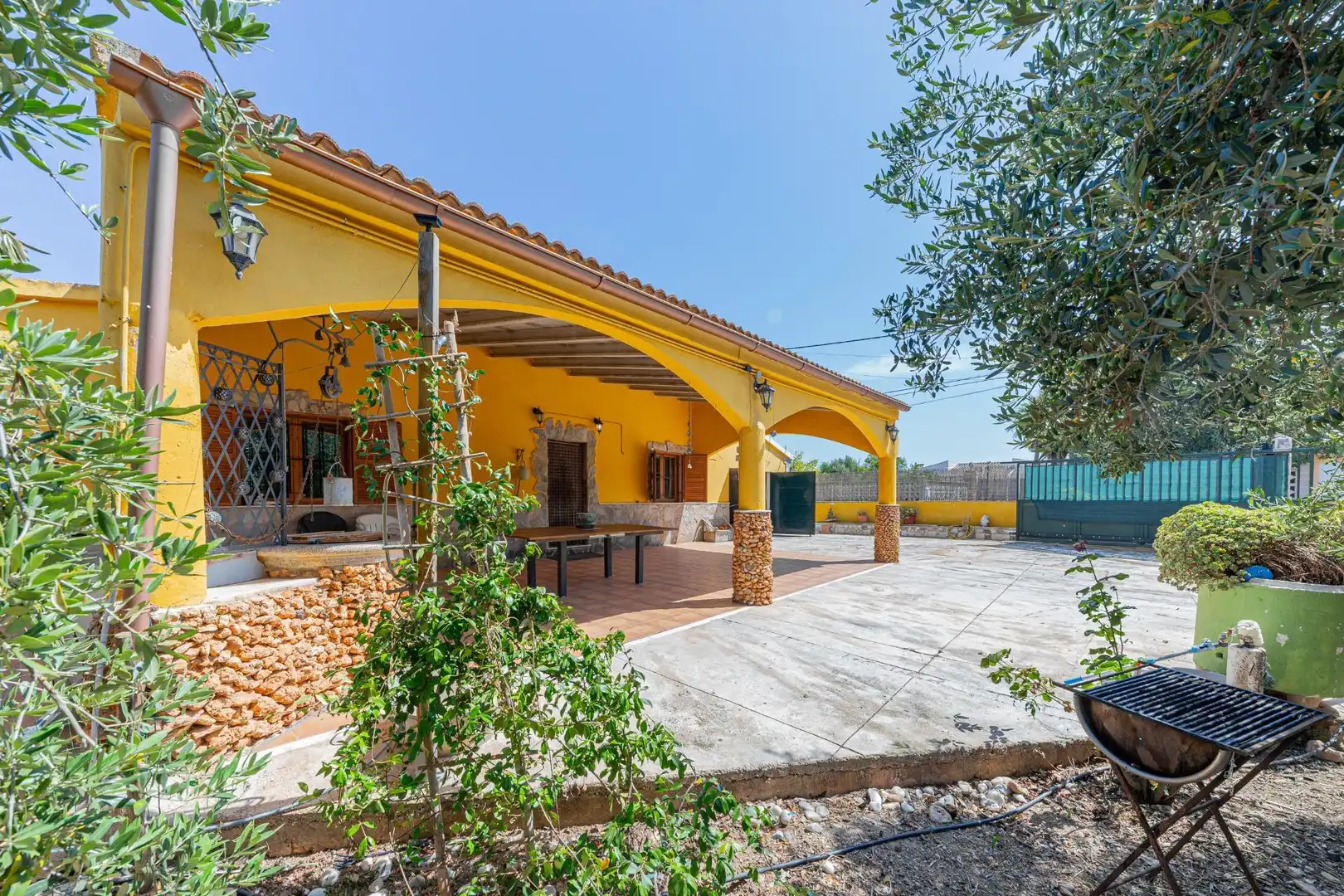Vista exterior de Casa o xalet en venda en Marratxí amb Aire condicionat, Calefacció i Jardí privat
