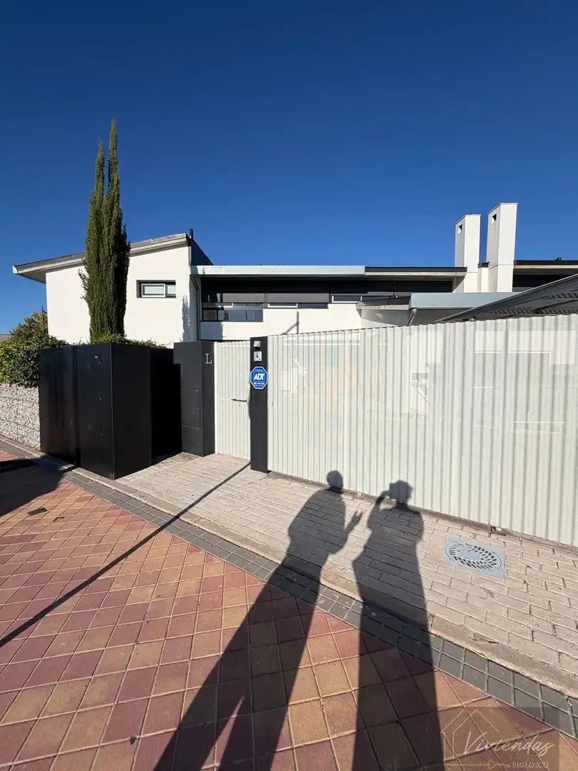 Vista exterior de Casa o chalet de alquiler en Boadilla del Monte con Calefacción, Se aceptan mascotas y Alarma