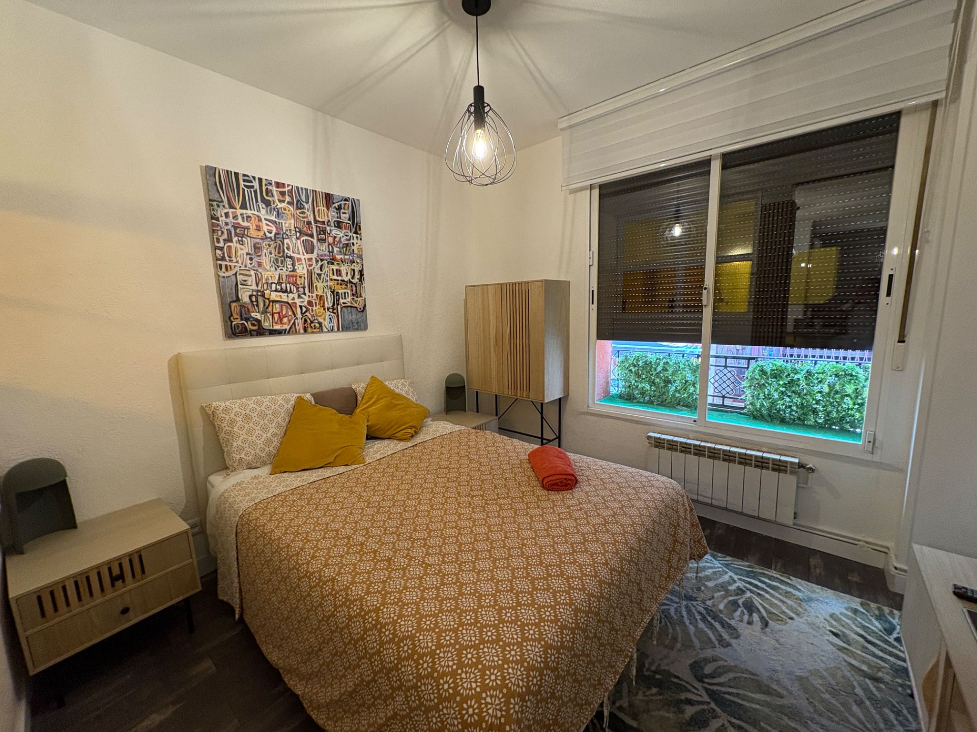 Dormitori de Apartament de lloguer en  Madrid Capital amb Aire condicionat, Calefacció i Moblat