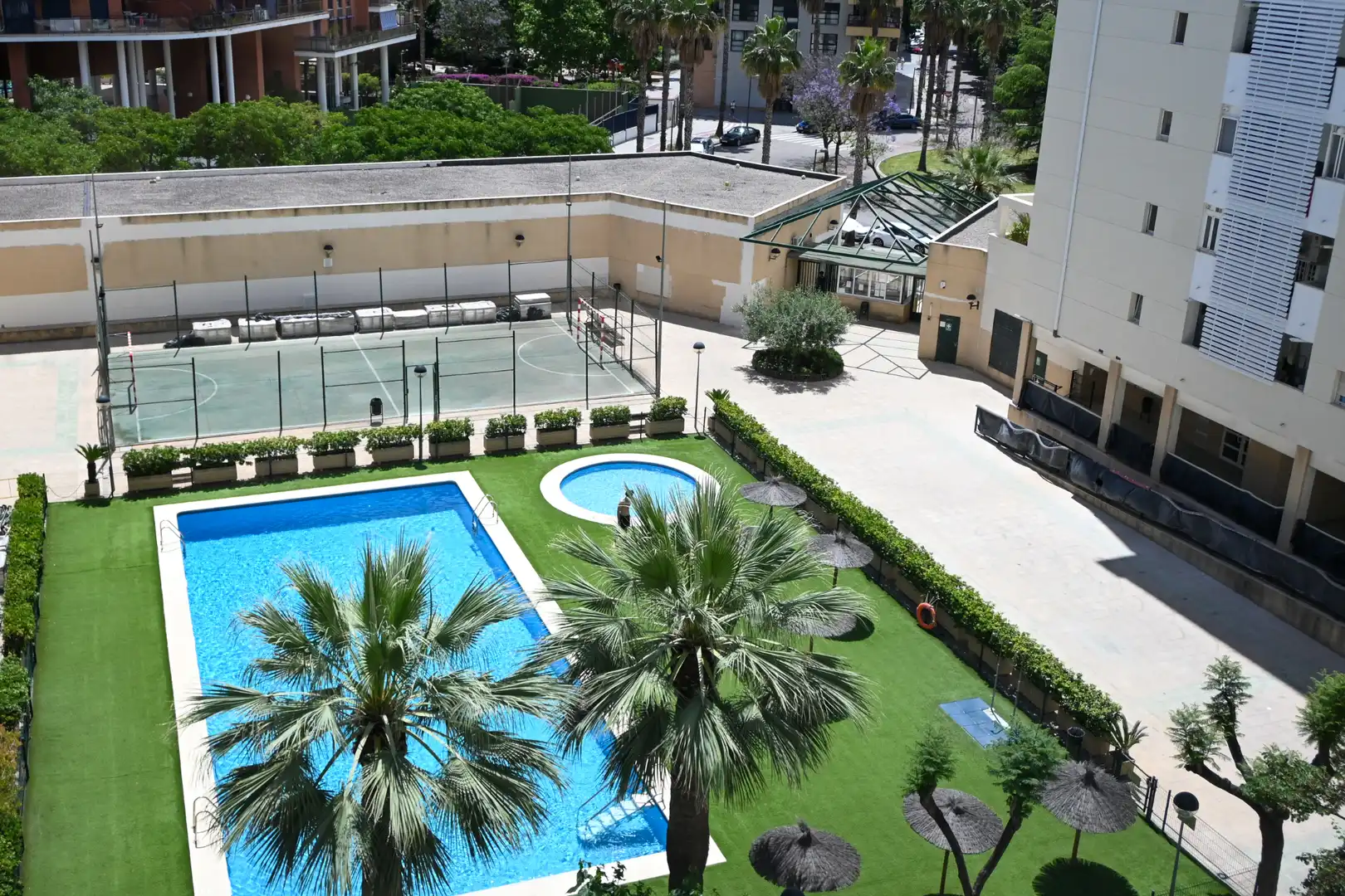 Swimming pool of Flat for sale in Valencia  with Air Conditioner, Terrace and Swimming Pool