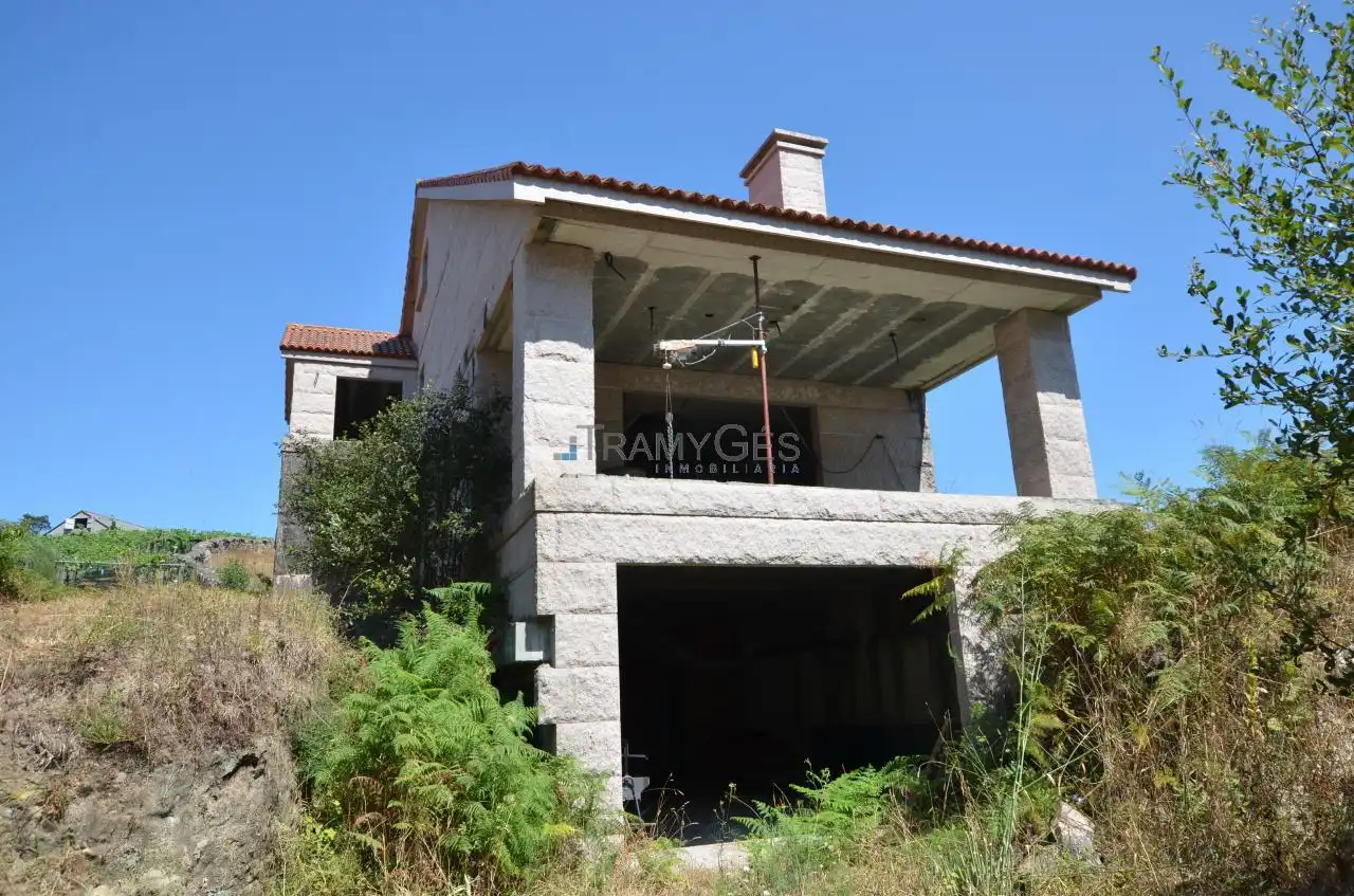 Vista exterior de Casa o xalet en venda en Redondela amb Jardí privat, Terrassa i Traster