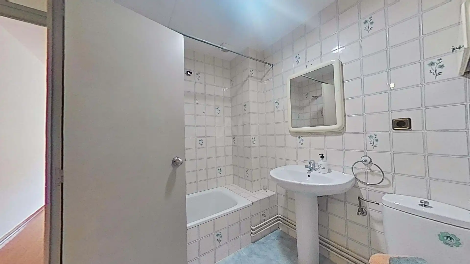 Badezimmer von Wohnung zum Verkauf in Arén mit Heizung