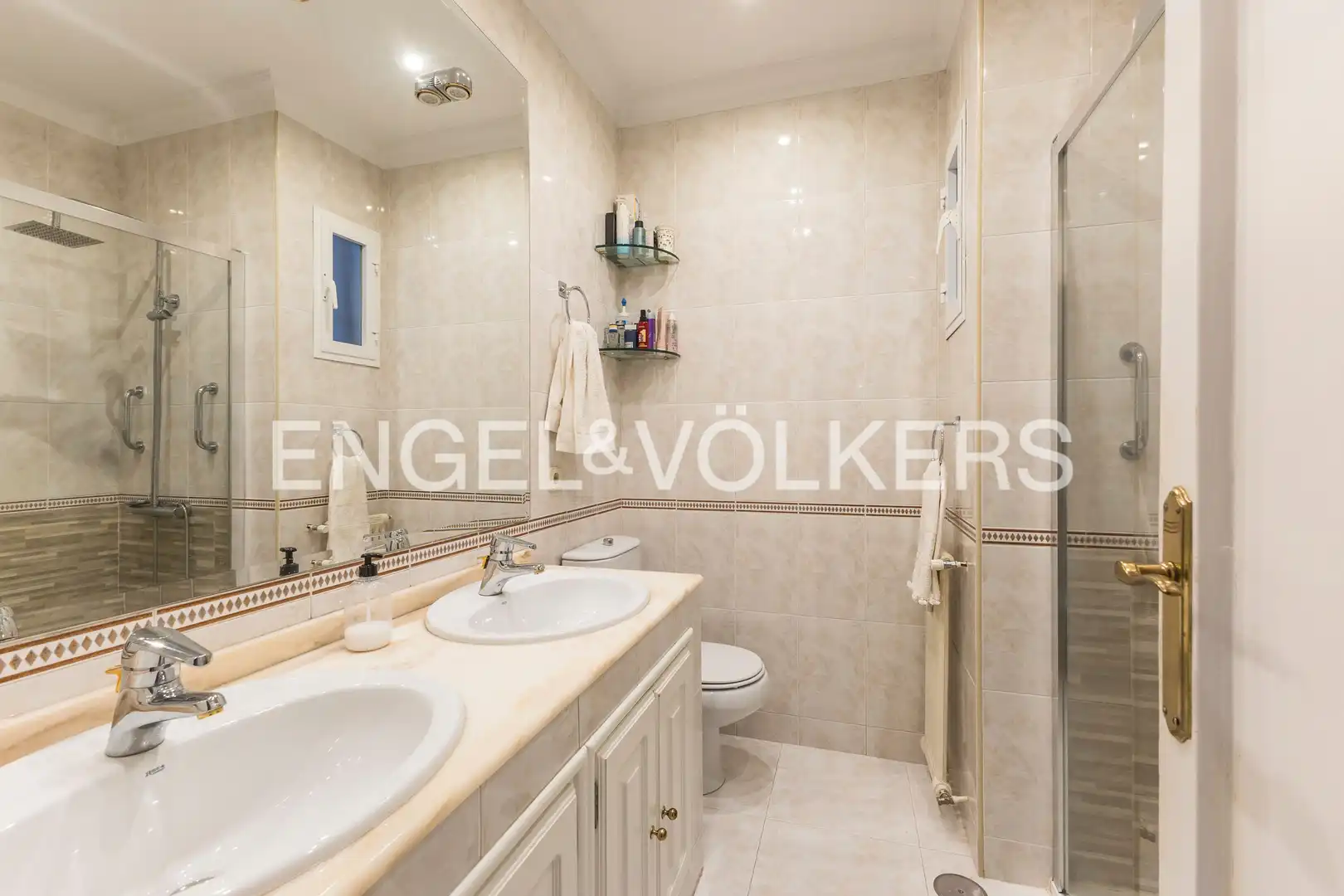 Bathroom of Flat for sale in Madrid  with Heating, Parquet flooring and Storage room