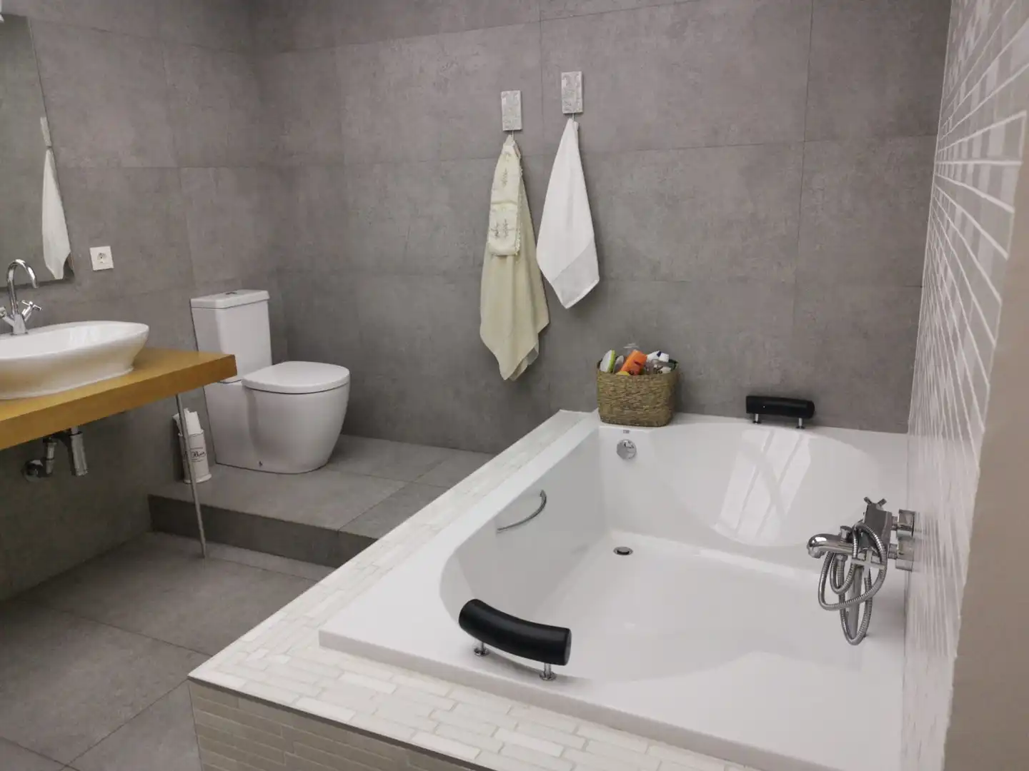 Baño de Piso en venta en Jacarilla con Aire acondicionado, Amueblado y Lavadora