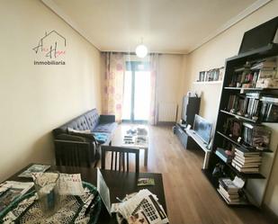 Sala d'estar de Pis en venda en Salamanca Capital amb Calefacció i Balcó