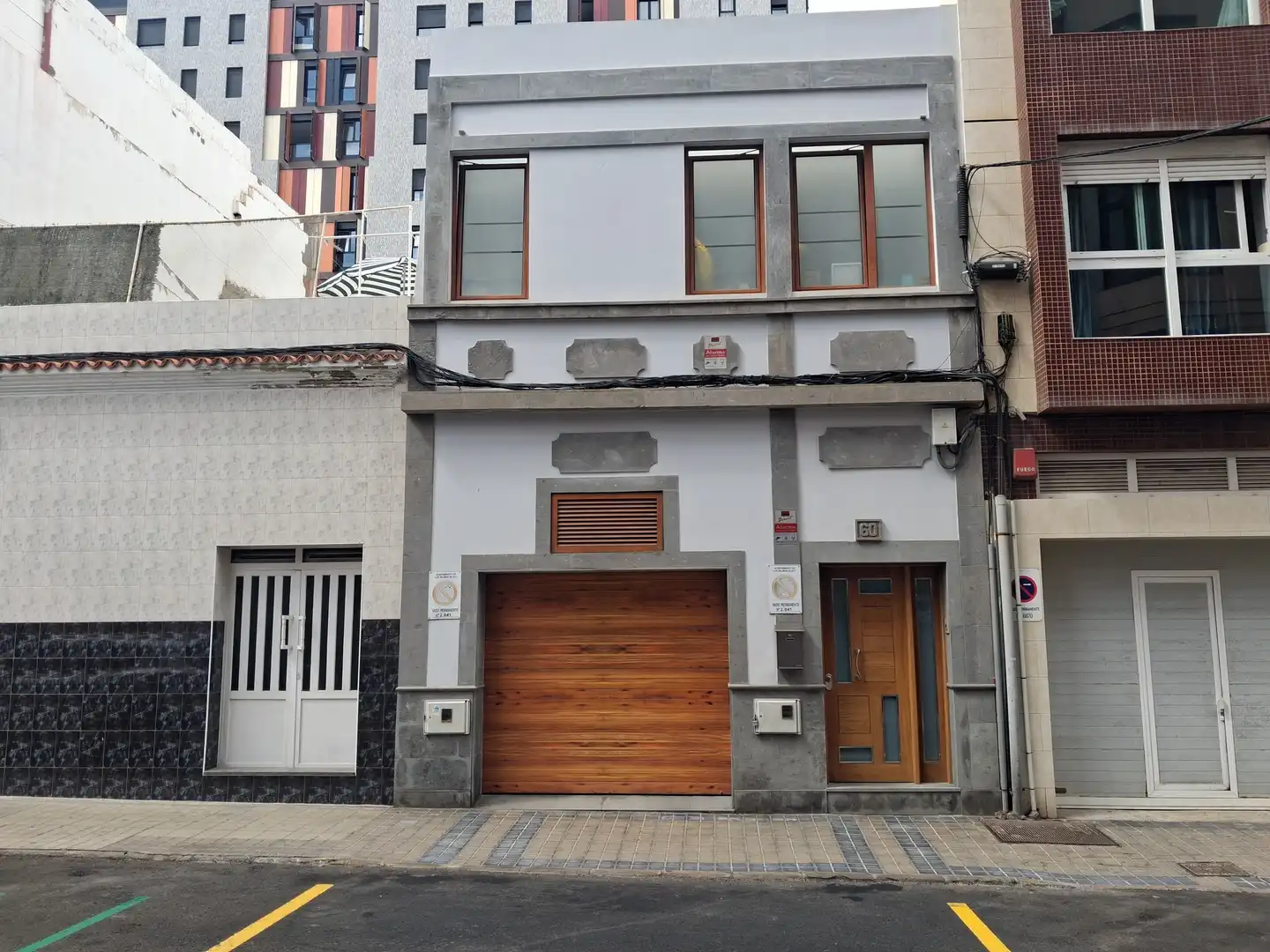 Vista exterior de Casa adosada en venda en Las Palmas de Gran Canaria amb Aire condicionat, Calefacció i Terrassa