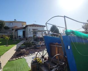 Jardí de Casa o xalet en venda en Fuentenovilla amb Jardí privat, Piscina i Moblat