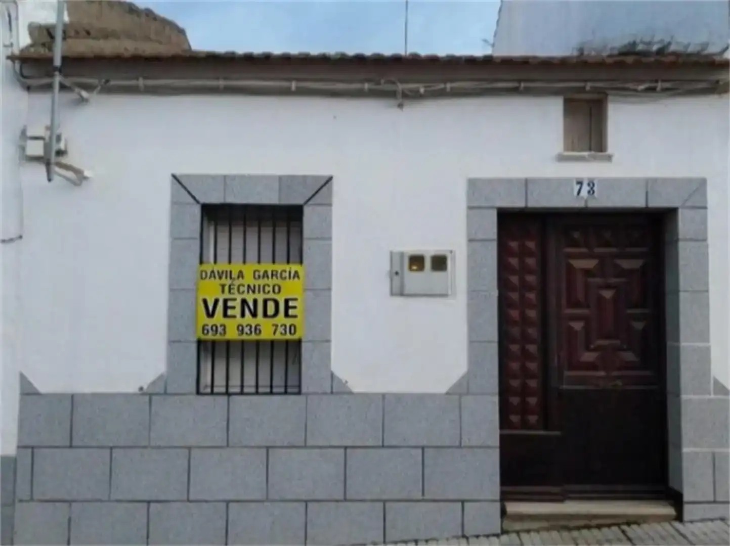 Vista exterior de Casa adosada en venda en Valle de la Serena amb Aire condicionat