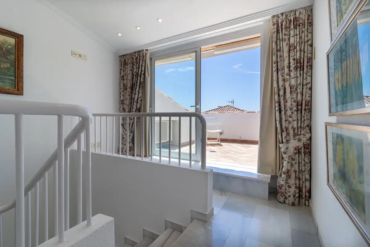 Dormitori de Casa adosada en venda en Mijas amb Aire condicionat, Terrassa i Traster