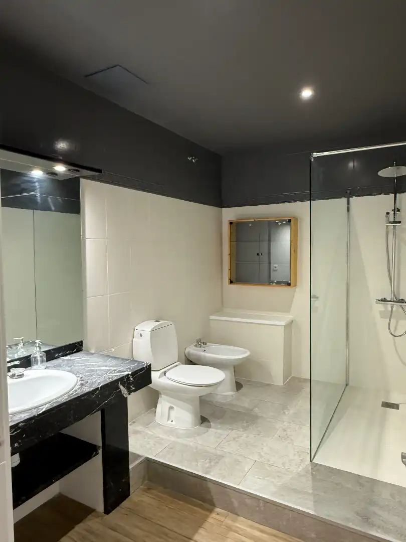 Baño de Piso de alquiler en Manresa con Aire acondicionado, Calefacción y Parquet