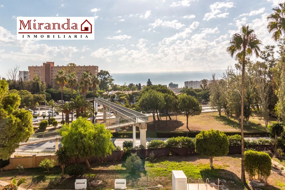 Vista exterior de Pis en venda en Torremolinos amb Terrassa i Piscina comunitària