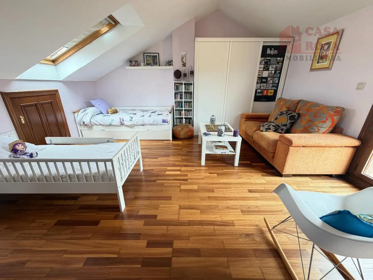 Sala d'estar de Casa adosada en venda en Cangas  amb Calefacció, Parquet i Traster
