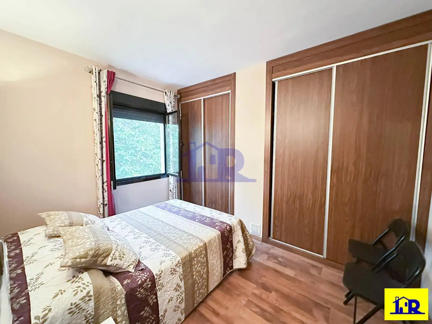 Dormitori de Casa adosada en venda en Cuenca amb Calefacció i Moblat